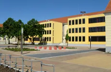 Sanierung und Erweiterungsbau Albert-Einstein Gymnasium Neubrandenburg – Projekt des Architekturbüros Dipl.-Ing. Thomas Näther, 2005 - 2008